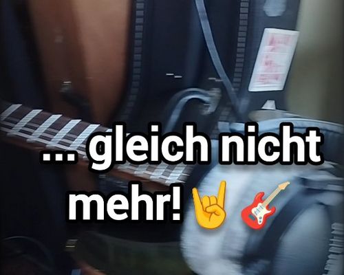 Unsere Gitarre chillt, der Kopfhörer kuschelt! Was als nächstes kommt ist Krach🤘🎸

👉Folgt uns und bleibt immer auf dem...