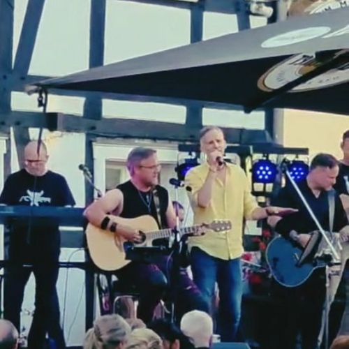 Unsere Version von "Wish you were Here" von Pink Floyd. Für uns immer einer der emotionalen Höhepunkte unserer Unplugged...